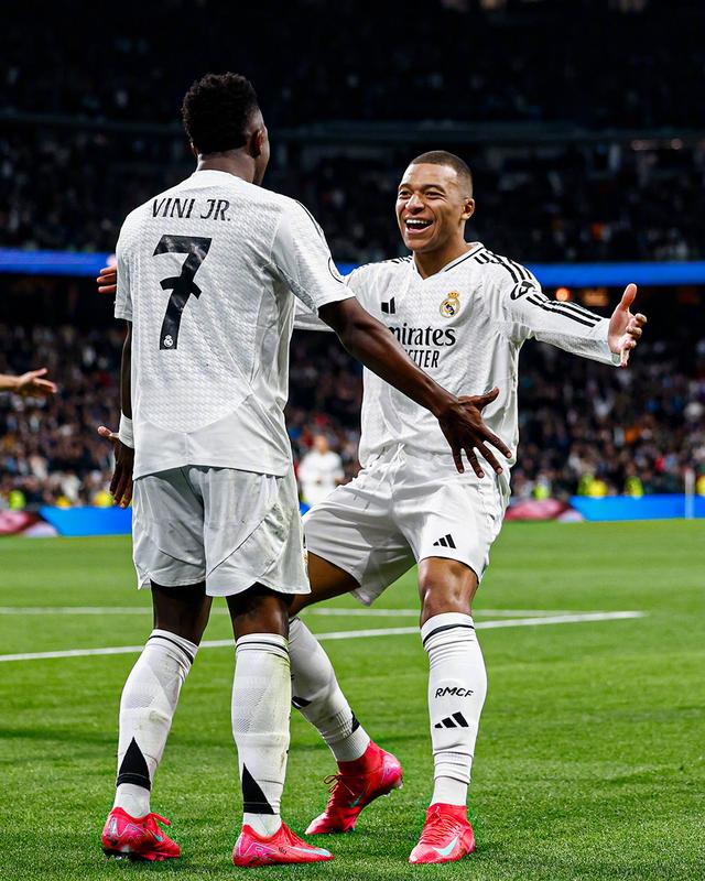 国际比赛日亚冠焦点战，门兴格拉德巴赫状态回暖，更衣室稳定，更衣室氛围转暖的简单介绍